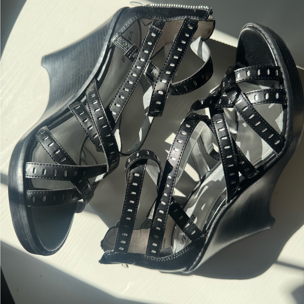 NWT Victor Alfaro Stylish Black Strappy Wedge Sandals